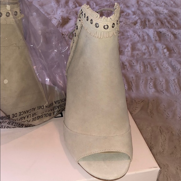 BRAND NEW open toed heels - Picture 2 of 4